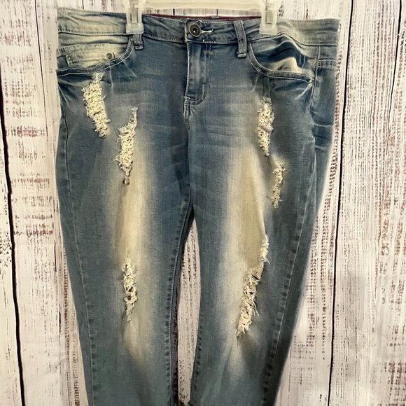 Women's Red Rivet Distressed Knee or Ankle Length Jeans - Picture 1 of 6